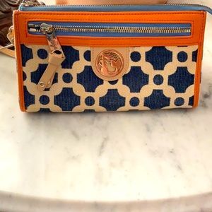 Spartina wristlet in good condition. Cream and Navy with tan.